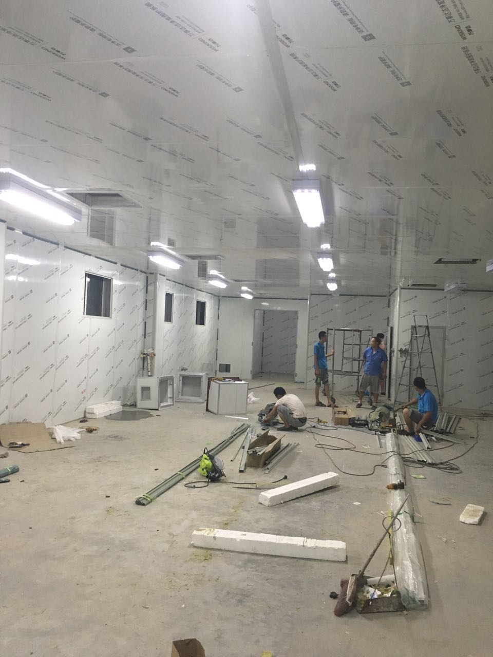 净化车间建设中 净化车间建设中